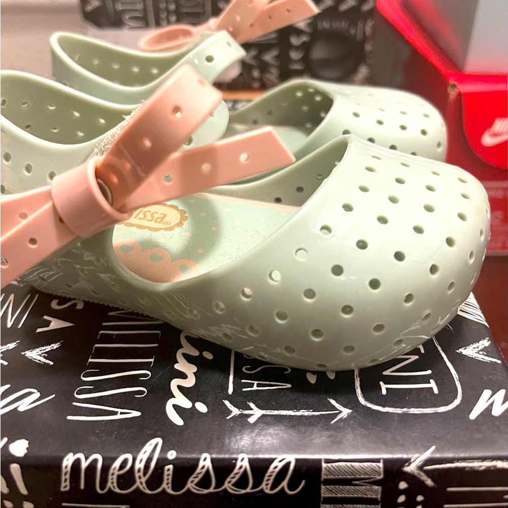 Beautiful toddler mini Melissa Mary janes. Like new.